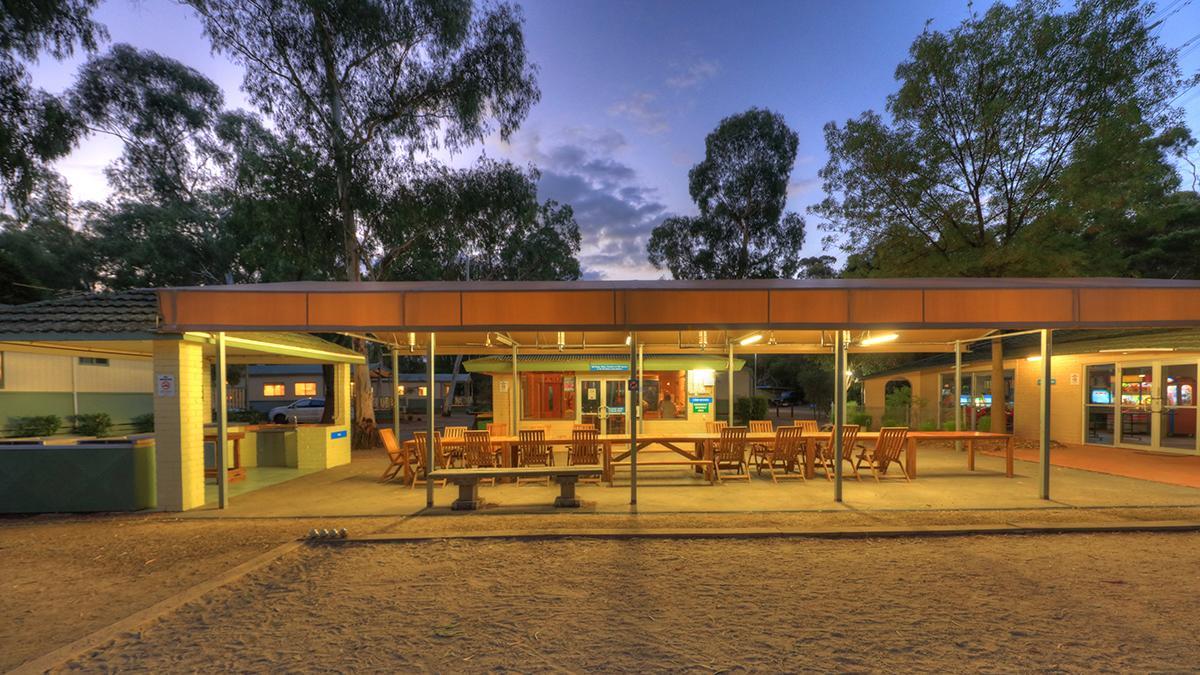 Crystal Brook Tourist Park Hotel Doncaster East Eksteriør billede